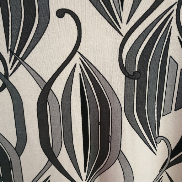 Chico's Travelers Classic Magnetic Deco Top Size 3 (XL), Mock Neckline. - Picture 9 of 10